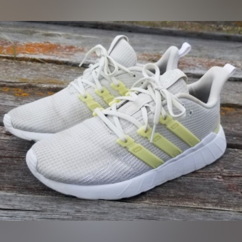 Adidas Questar Women's Sneakers Trainers Casual Shoes Low Shoes White  size 8 - Picture 2 of 6